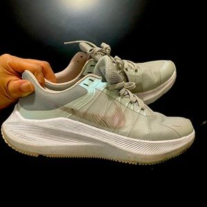 Woman’s tennis Nike shoes